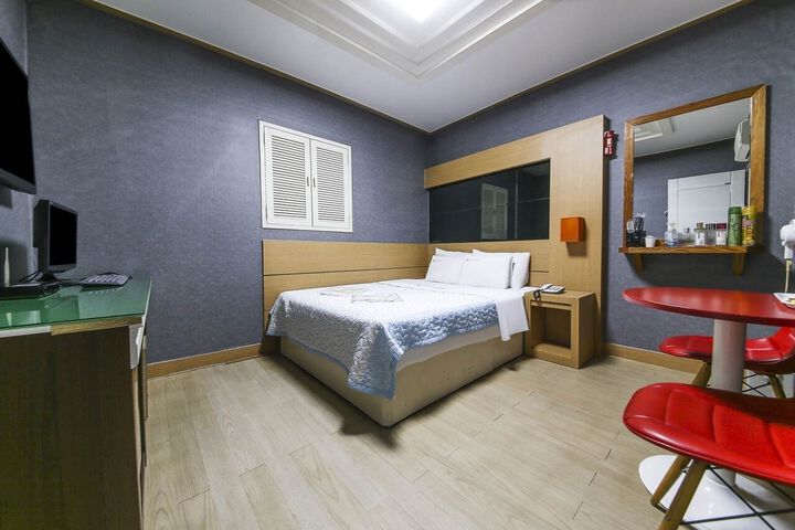 Room 14 of 17