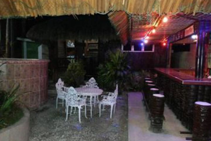 Lounge 17 of 29