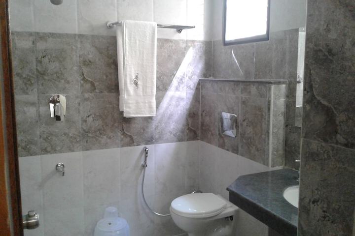Room 6 of 12