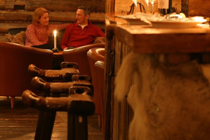 Lounge 44 of 62