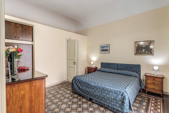 Room 12 of 37