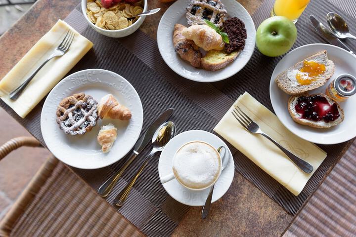 Breakfast/Coffee Service 166 of 225