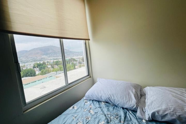 Room 2 of 98