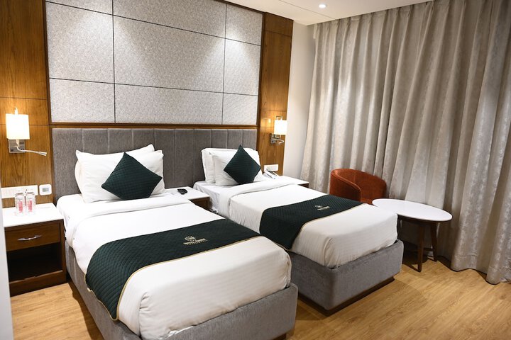 Room 15 of 37