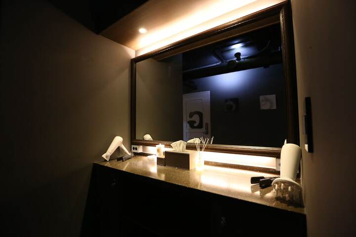 Room 17 of 38