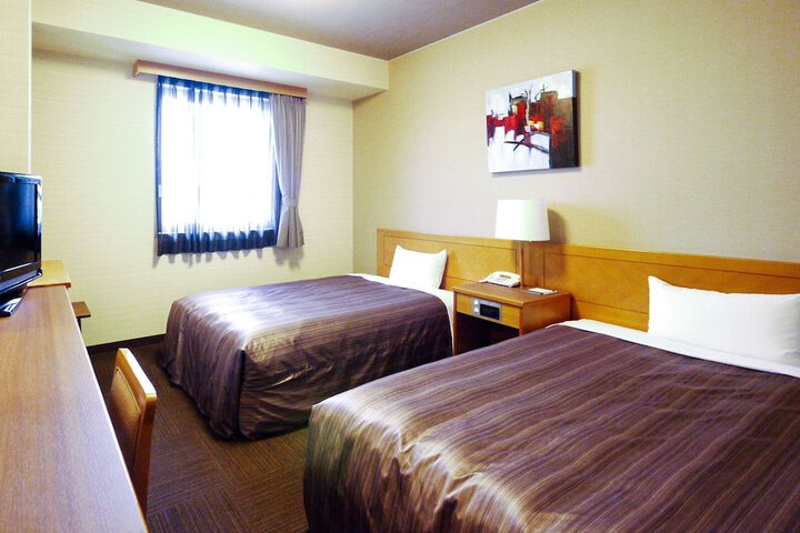 Room 5 of 18