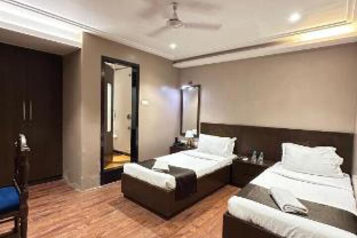 Room 8 of 8