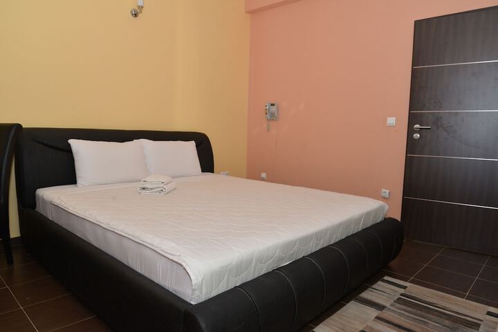 Room 6 of 23