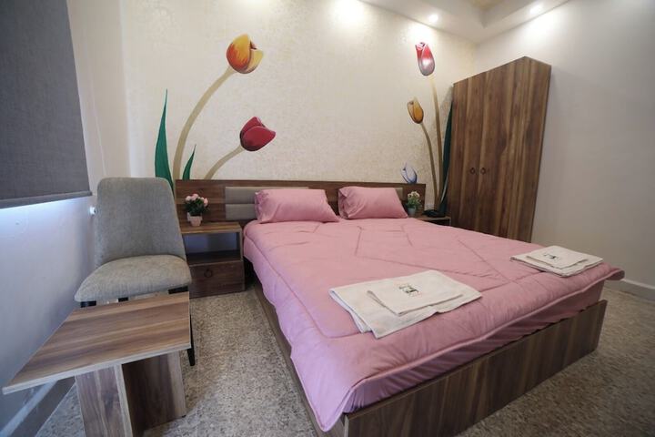 Room 4 of 9
