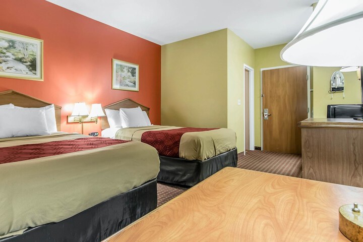 1 Queen Bed Accessible (1 of 10)
