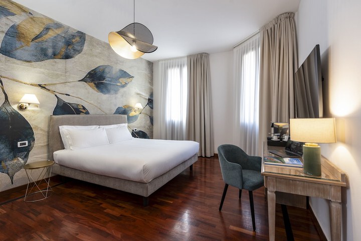 Room 27 of 59