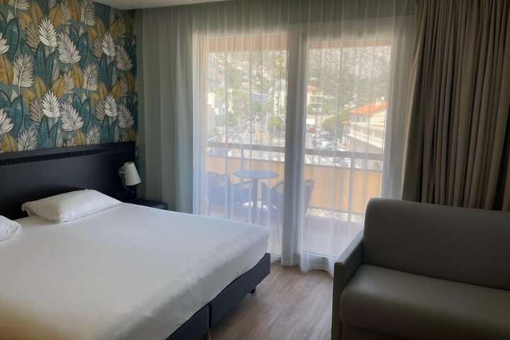 Room 8 of 60