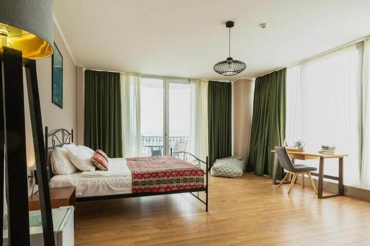 Room 3 of 95