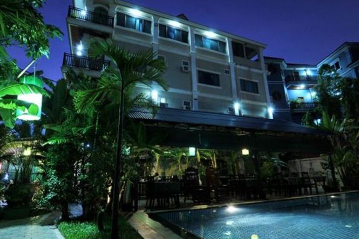 Hotel Exterior 2 of 11