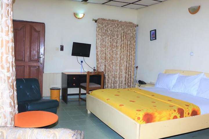 Room 10 of 19