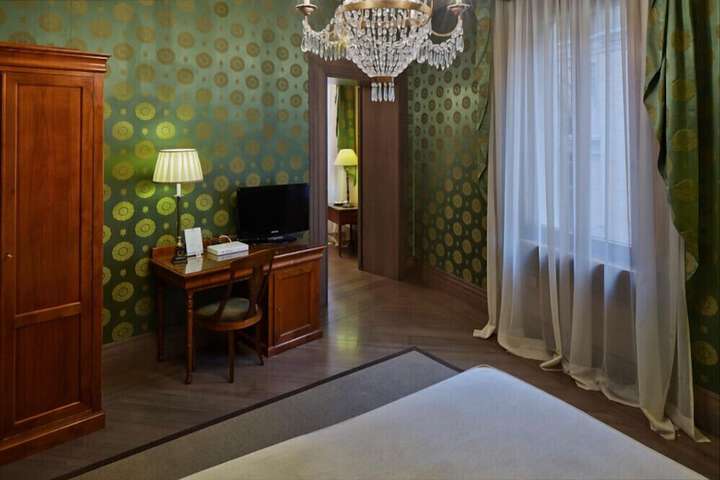 Room 13 of 60