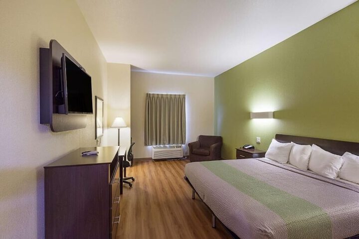 1 King Bed (6 of 6)