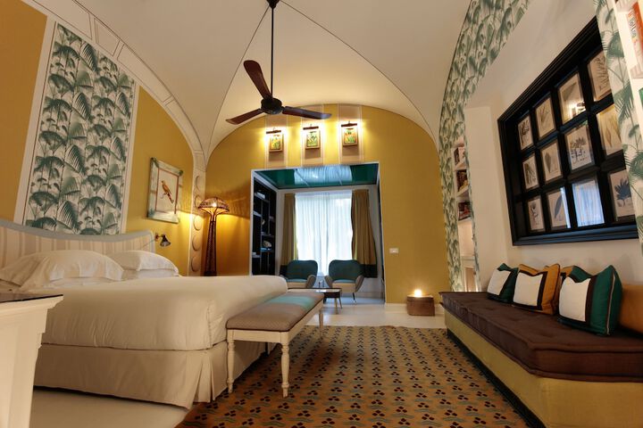 Room 42 of 149