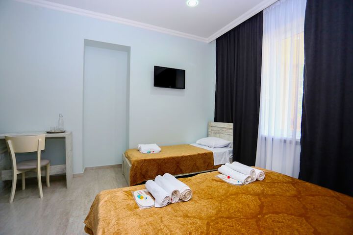 Room 10 of 34