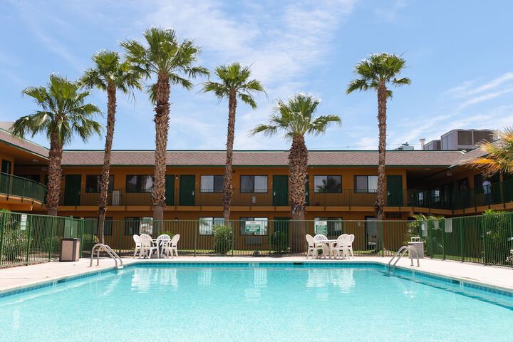 Photo of Econo Lodge Inn & Suites Yuma Pool