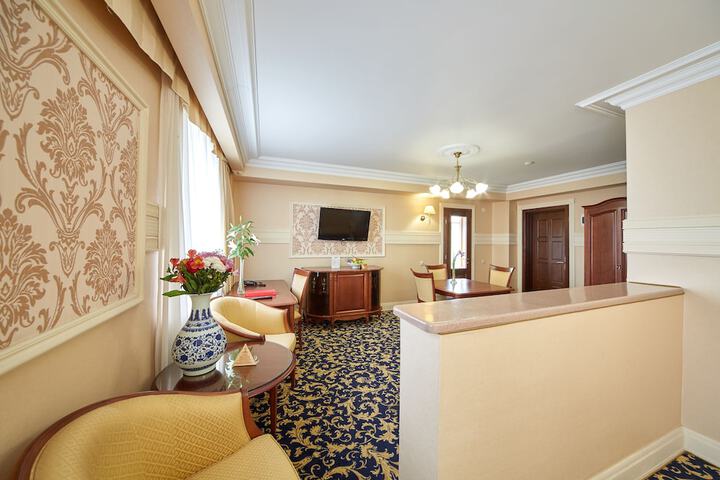 Room 8 of 75