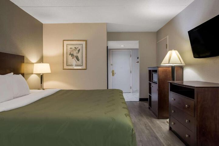 1 King Bed (16 of 20)