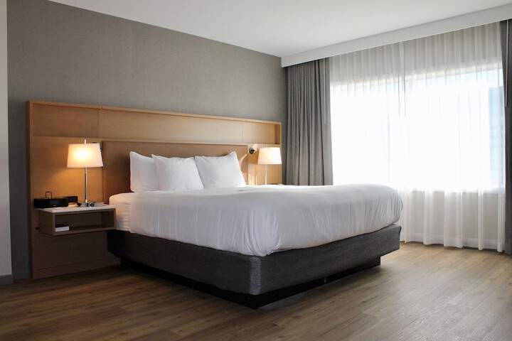1 King Bed (2 of 5)