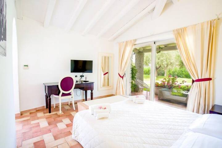 Room 2 of 43