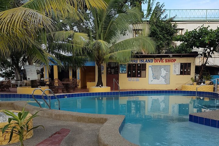Pool 43 of 52