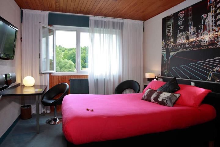 Room 5 of 32
