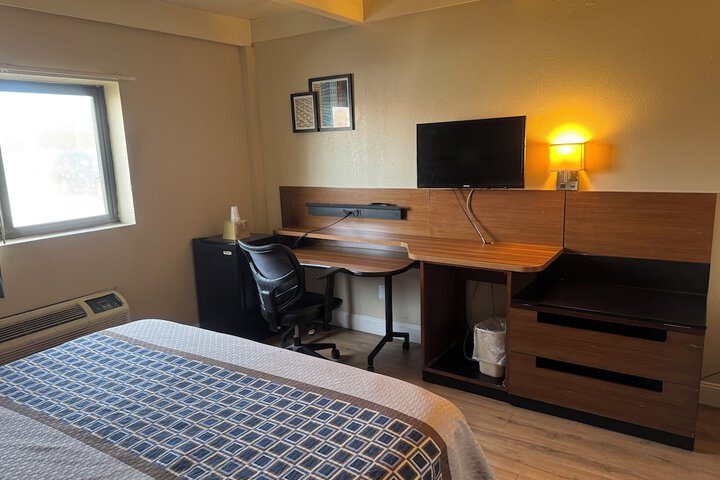 Room 11 of 37