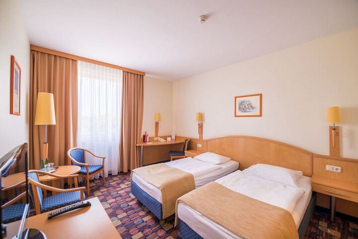 Room 44 of 180