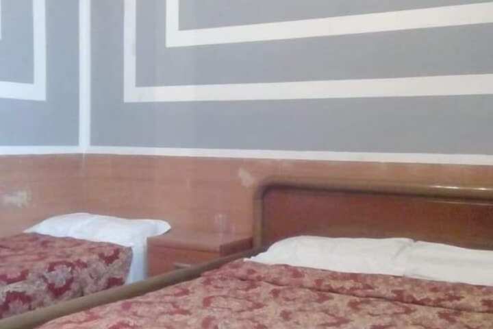 Room 9 of 12