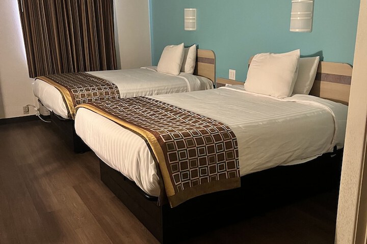 2 Queen Beds (2 of 14)