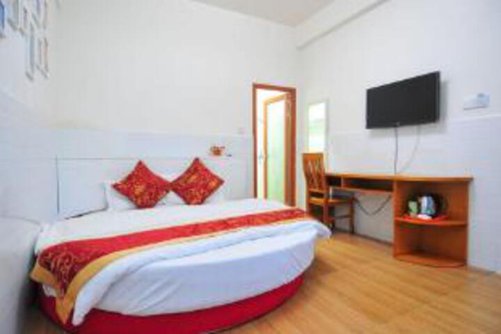 Room 8 of 10