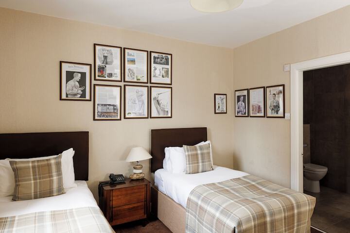 Room 4 of 15