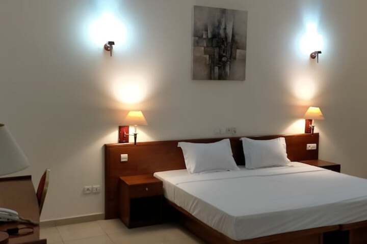 Room 8 of 18