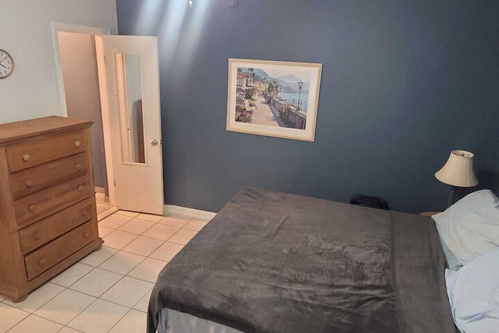 Room 9 of 109