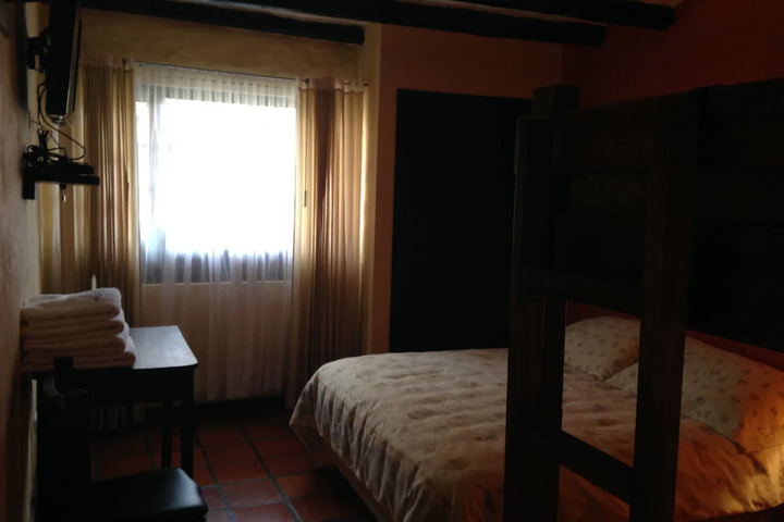 Room 6 of 10
