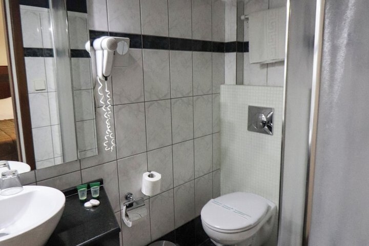 Room 16 of 31