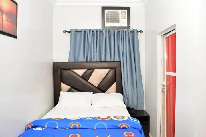 Room 10 of 20