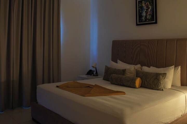 Room 13 of 16