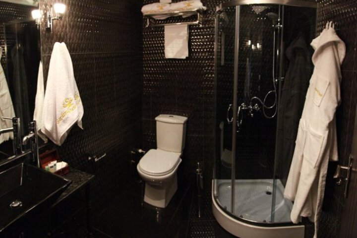 Room 2 of 8