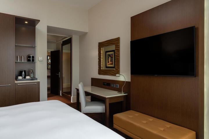 Room 34 of 201