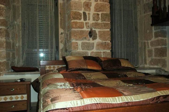 Room 13 of 27