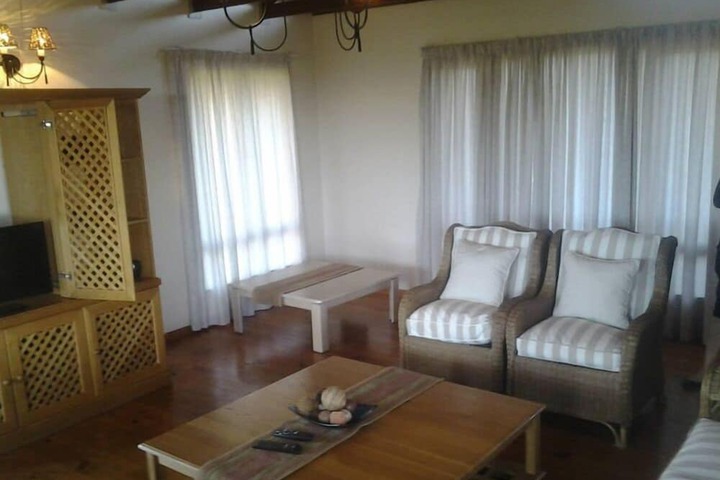Lounge 11 of 18