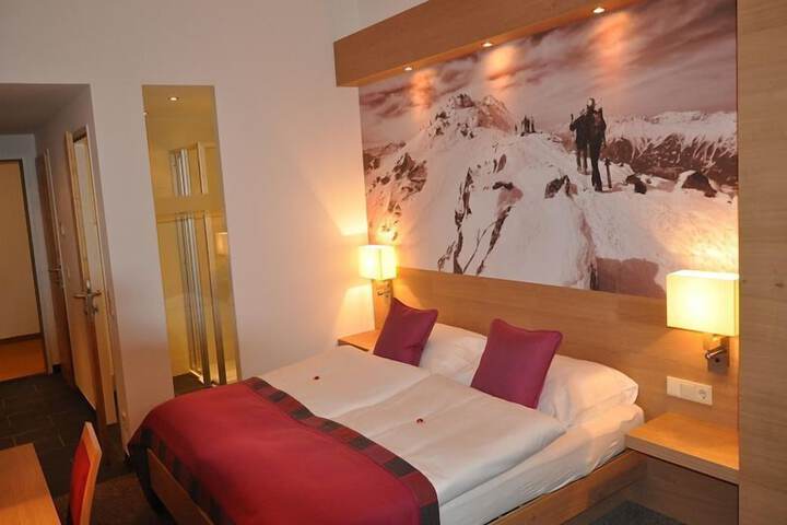 Room 8 of 31
