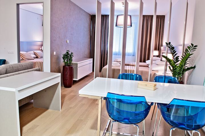 Room 72 of 117