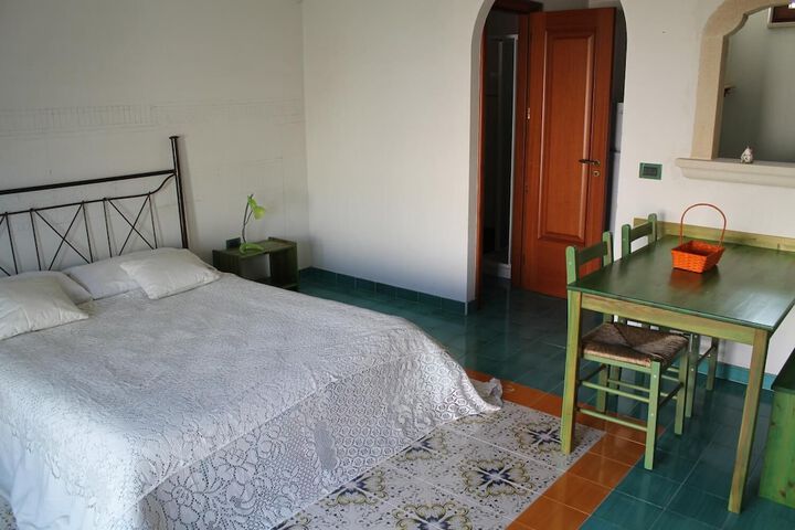 Room 4 of 16