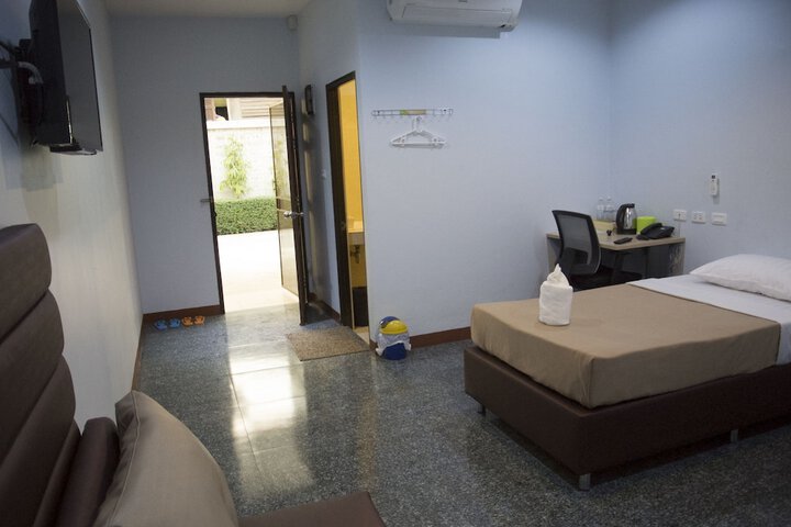 Room 8 of 34